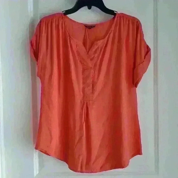Amaryllis Tops - Women's Coral blouse by Amaryllis. Sz Lg.